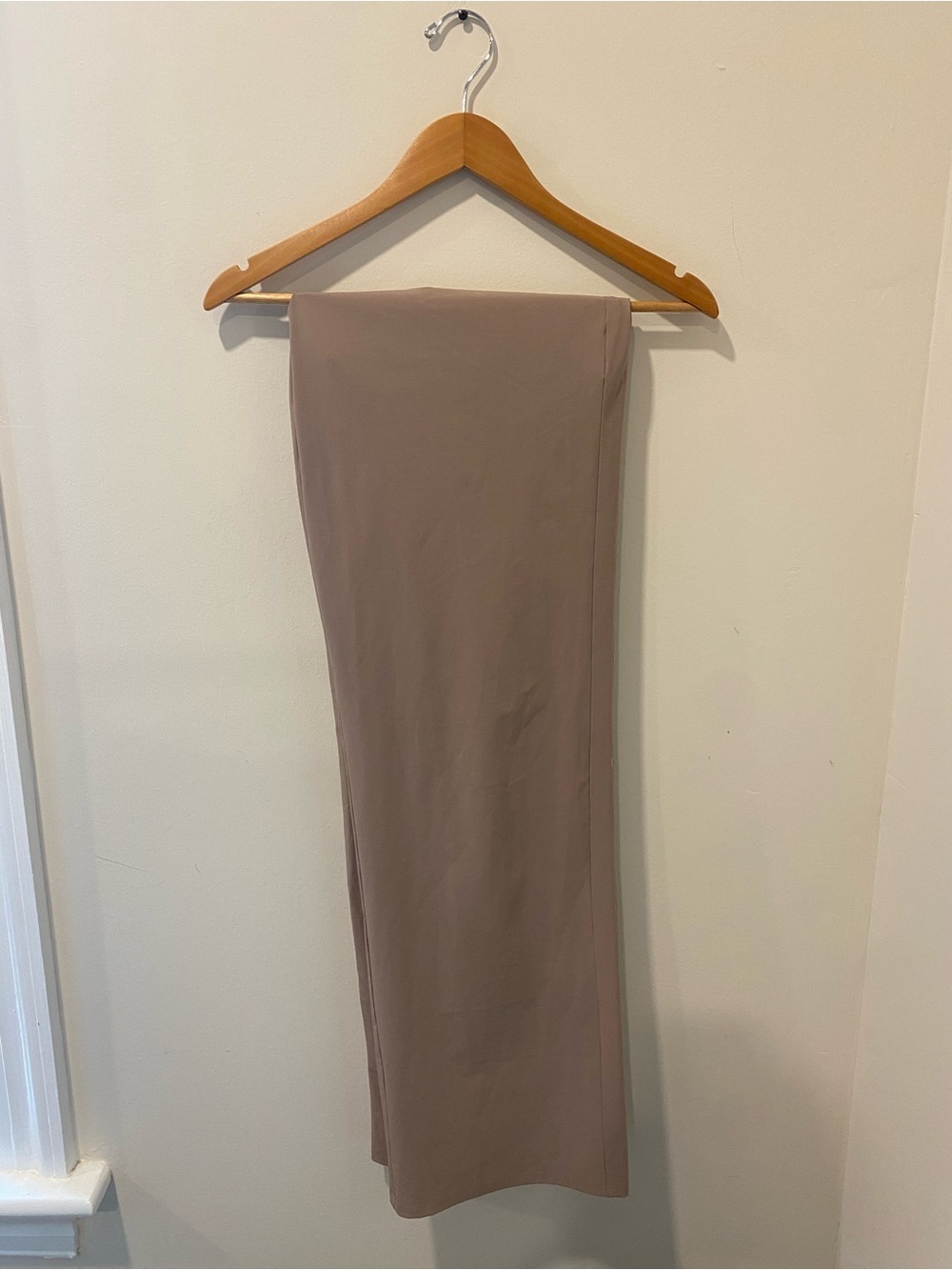 ALO Yoga Taupe Suit Up Trouser - Picture 4 of 8